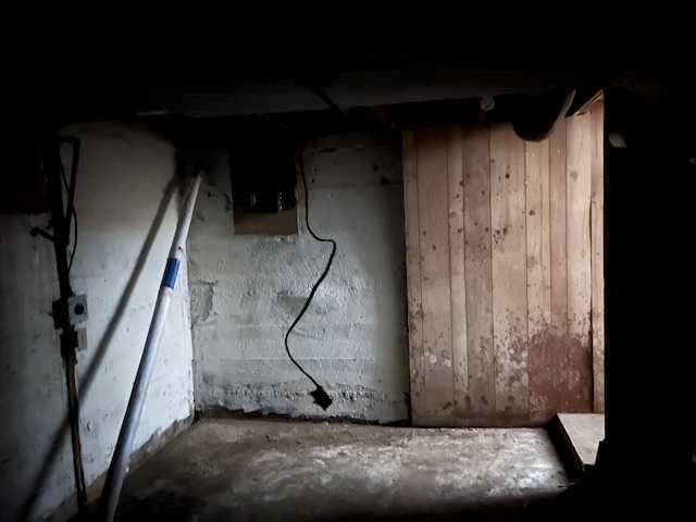 5402 50 Street, Lloydminster, AB - Indoor Photo Showing Basement