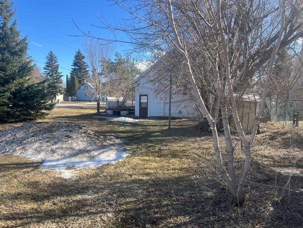 5402 50 Street, Lloydminster, AB -