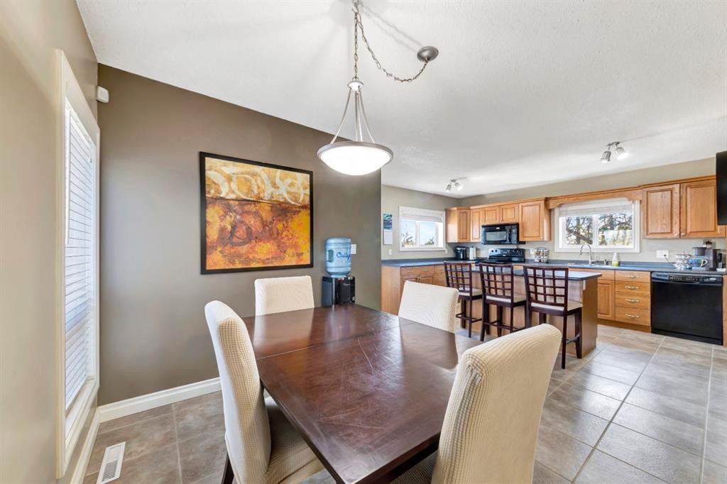 105 1St Ave West, Waseca, SK - Indoor Photo Showing Dining Room
