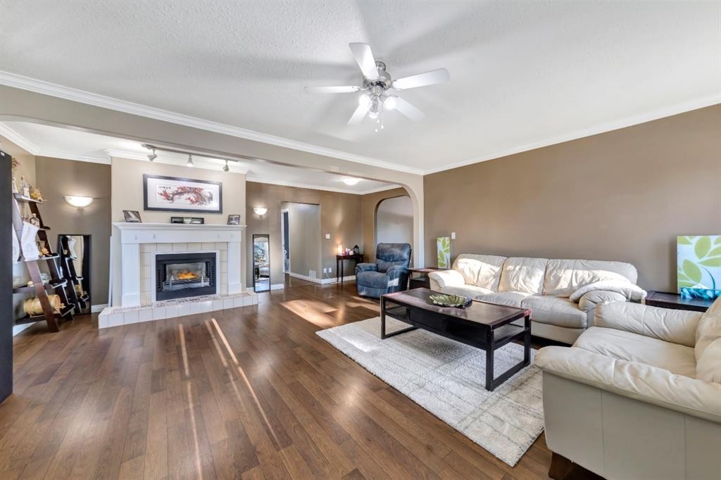 105 1St Ave West, Waseca, SK - Indoor Photo Showing Living Room With Fireplace