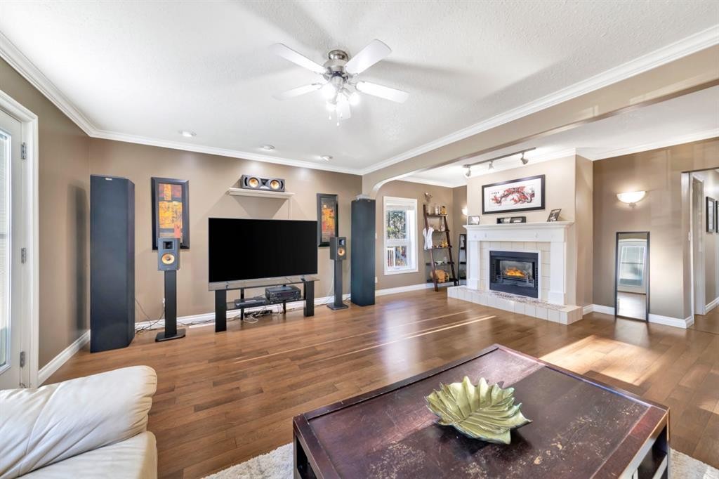 105 1St Ave West, Waseca, SK - Indoor Photo Showing Living Room With Fireplace