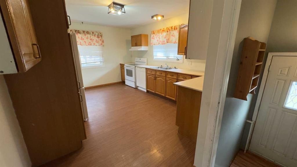 5131 52 Street, Consort, AB - Indoor Photo Showing Kitchen With Double Sink