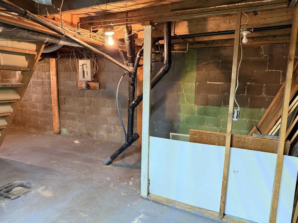 237 Hazel Street, Metiskow, AB - Indoor Photo Showing Basement