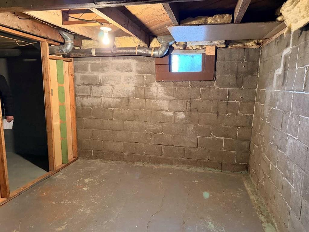 237 Hazel Street, Metiskow, AB - Indoor Photo Showing Basement