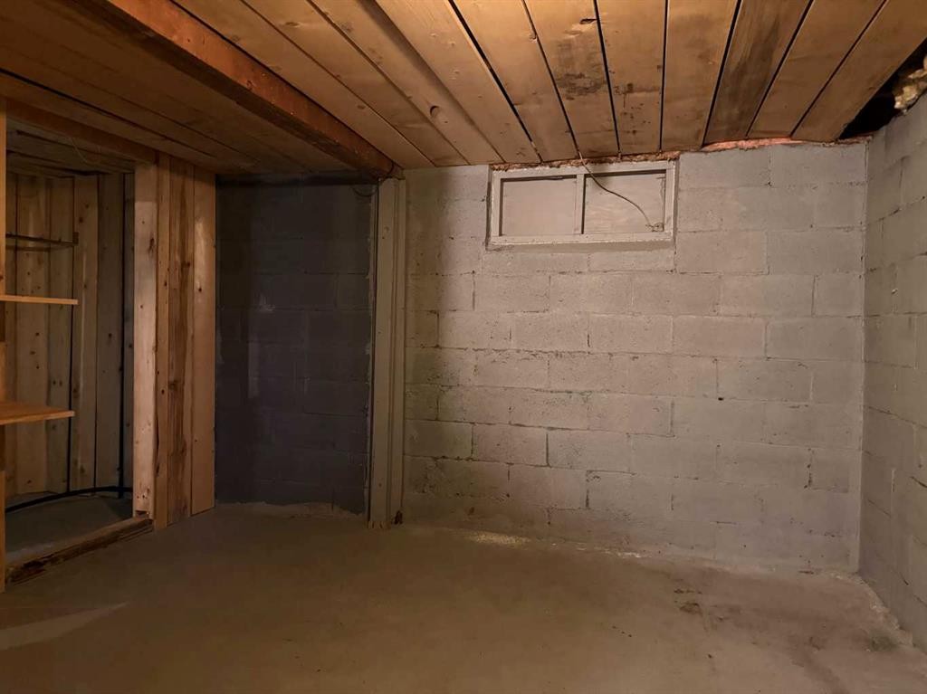 237 Hazel Street, Metiskow, AB - Indoor