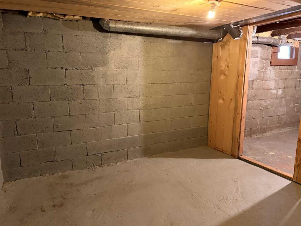 237 Hazel Street, Metiskow, AB - Indoor Photo Showing Basement