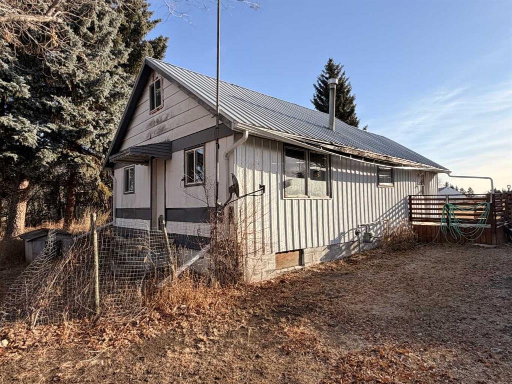 237 Hazel Street, Metiskow, AB - Outdoor