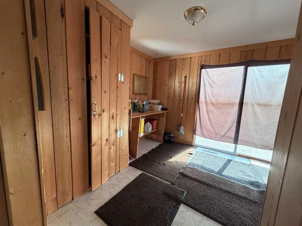237 Hazel Street, Metiskow, AB - Indoor Photo Showing Other Room