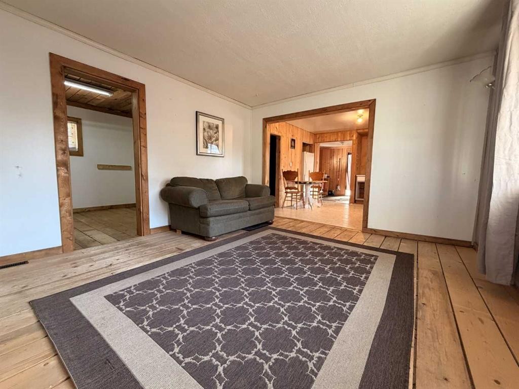 237 Hazel Street, Metiskow, AB - Indoor