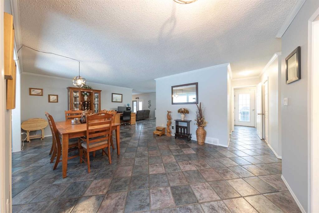 3905 53 Avenue, Lloydminster, AB - Indoor Photo Showing Dining Room