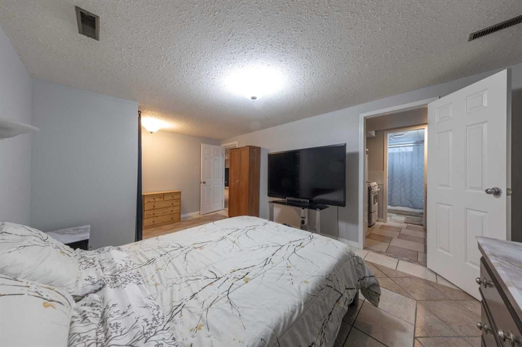 3905 53 Avenue, Lloydminster, AB - Indoor Photo Showing Bedroom