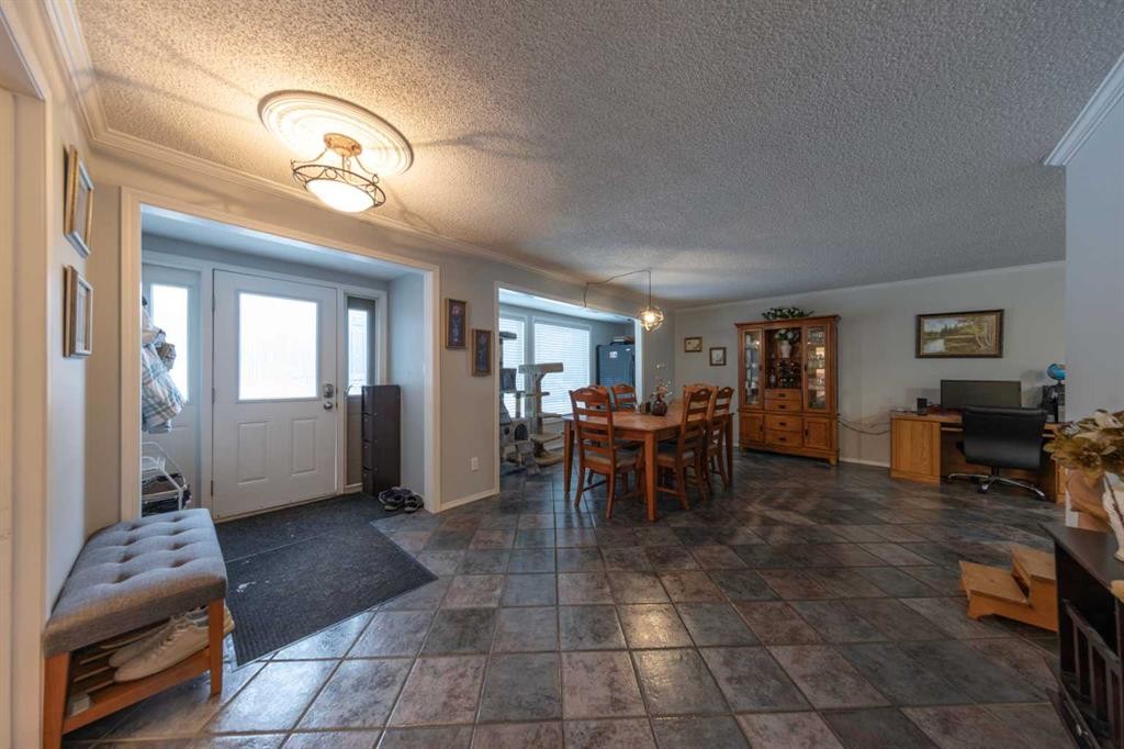 3905 53 Avenue, Lloydminster, AB - Indoor