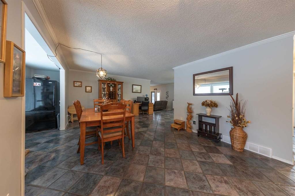 3905 53 Avenue, Lloydminster, AB - Indoor Photo Showing Dining Room