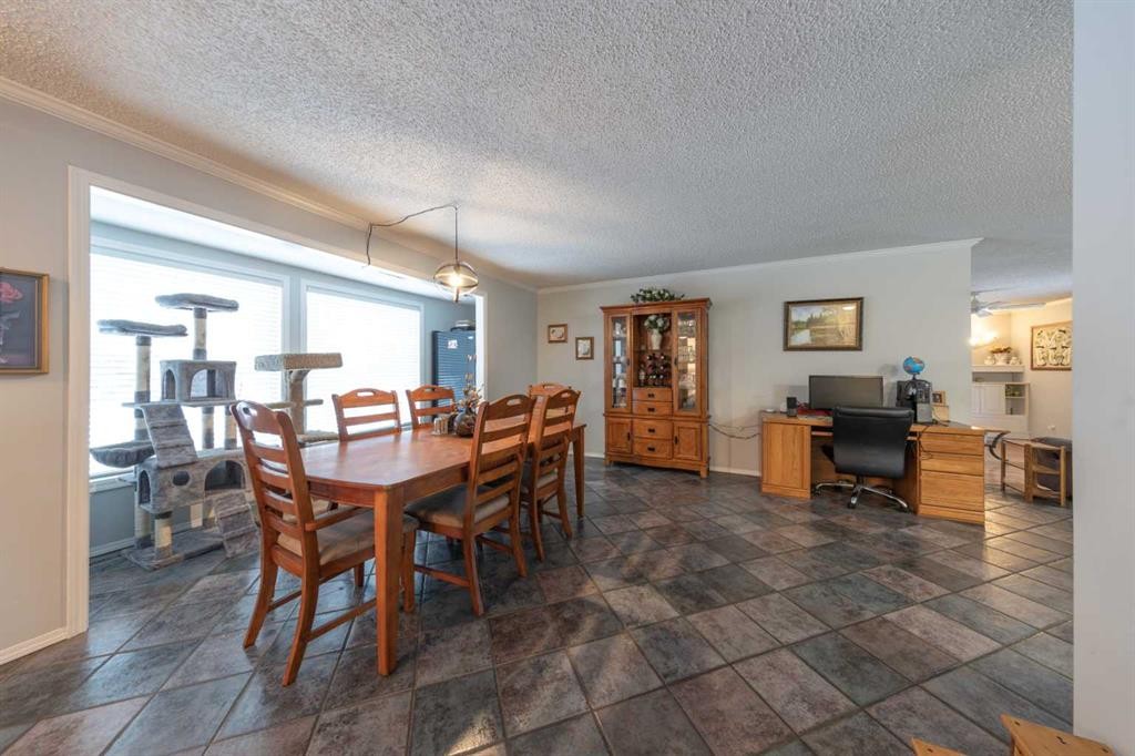 3905 53 Avenue, Lloydminster, AB - Indoor Photo Showing Dining Room