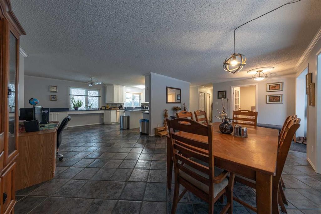 3905 53 Avenue, Lloydminster, AB - Indoor Photo Showing Dining Room