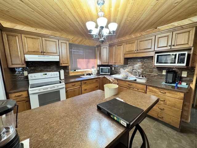 64 Suffern Lake, Suffern Lake, SK - Indoor Photo Showing Kitchen With Double Sink