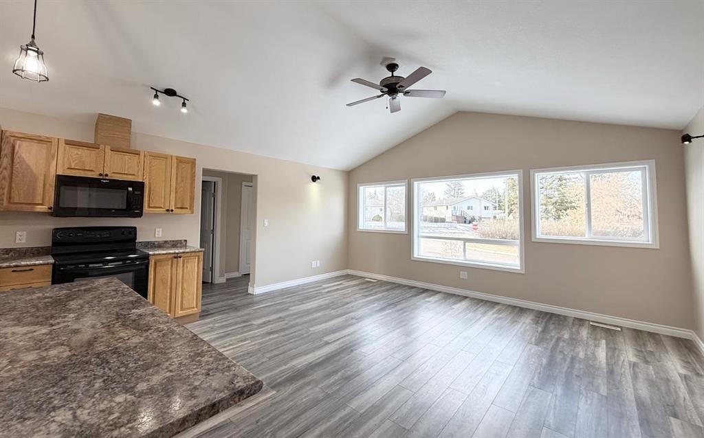 111 1 Street North, Marwayne, AB - Indoor Photo Showing Kitchen