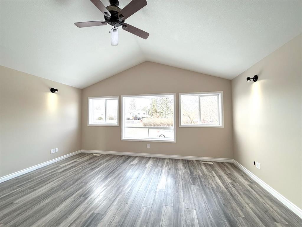 111 1 Street North, Marwayne, AB - Indoor Photo Showing Other Room