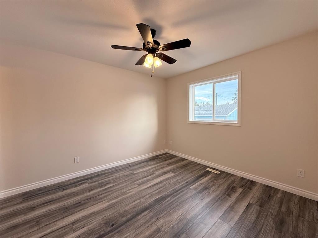 111 1 Street North, Marwayne, AB - Indoor Photo Showing Other Room