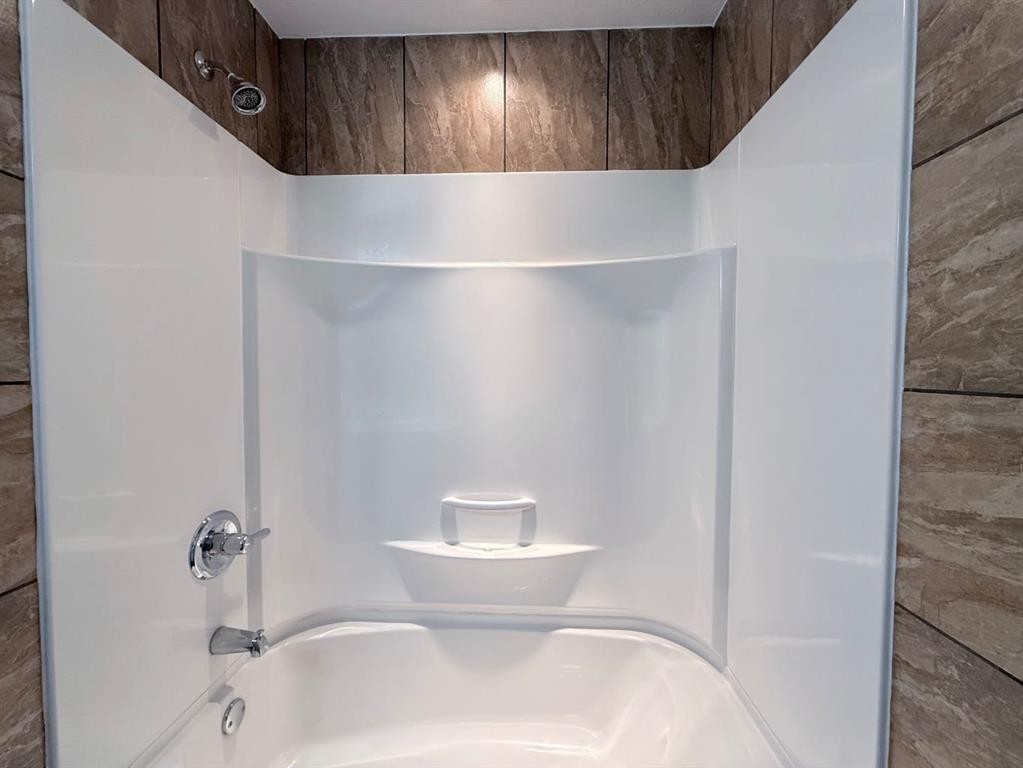 111 1 Street North, Marwayne, AB - Indoor Photo Showing Bathroom