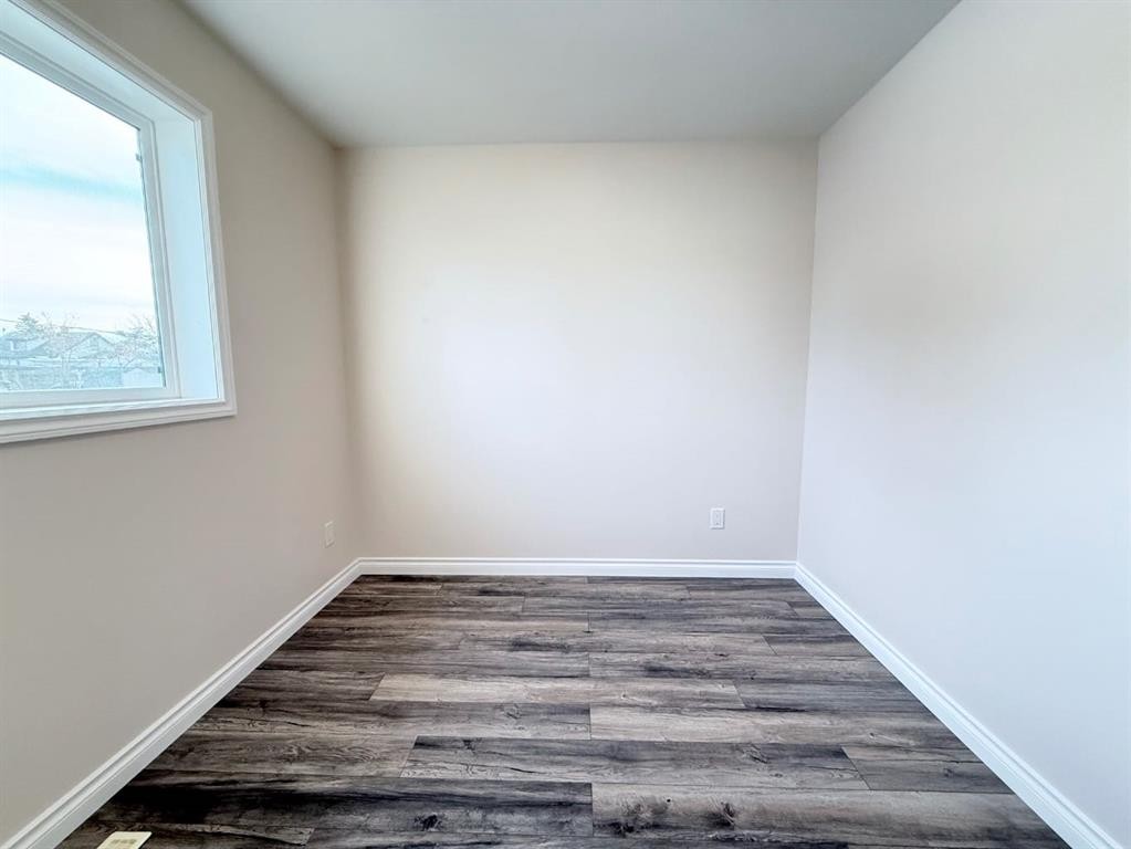 111 1 Street North, Marwayne, AB - Indoor Photo Showing Other Room