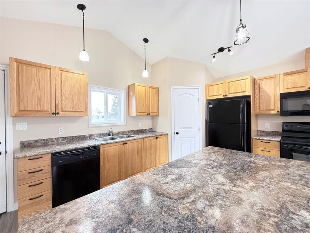 111 1 Street North, Marwayne, AB - Indoor Photo Showing Kitchen With Double Sink