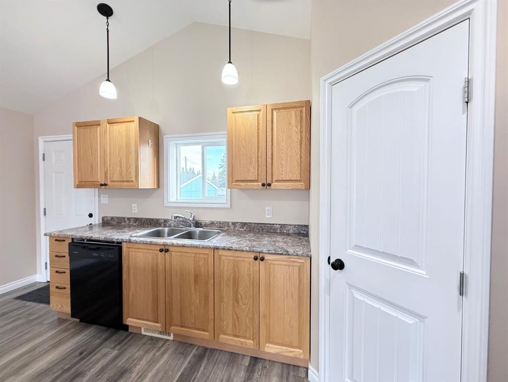 111 1 Street North, Marwayne, AB - Indoor Photo Showing Kitchen With Double Sink