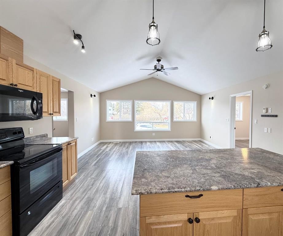 111 1 Street North, Marwayne, AB - Indoor Photo Showing Kitchen