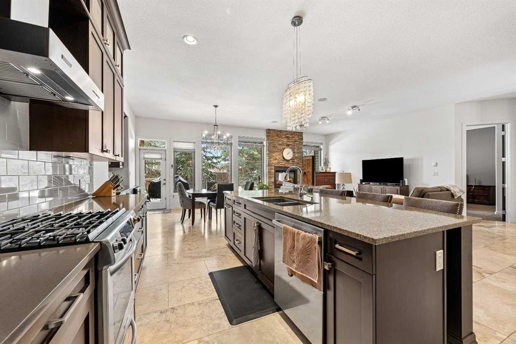 2112 56 Avenue, Lloydminster, AB - Indoor Photo Showing Kitchen With Double Sink With Upgraded Kitchen