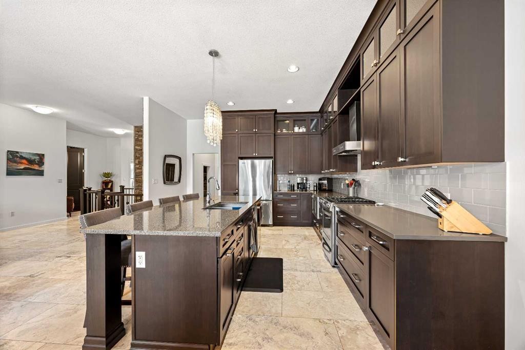 2112 56 Avenue, Lloydminster, AB - Indoor Photo Showing Kitchen With Upgraded Kitchen