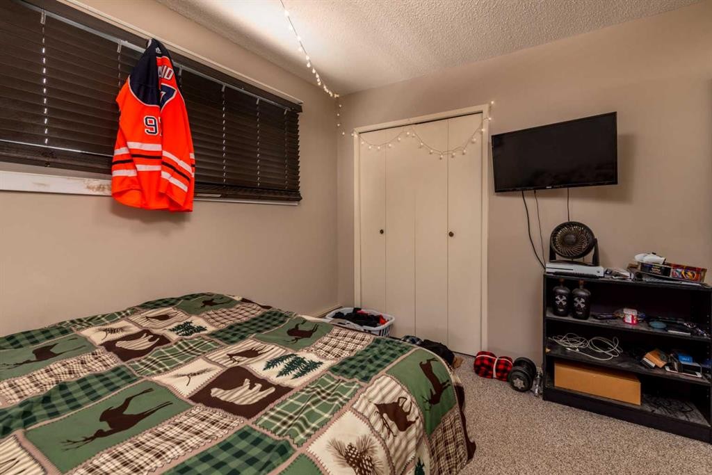 1-6-5502 49 Avenue, Lloydminster, SK - Indoor Photo Showing Bedroom