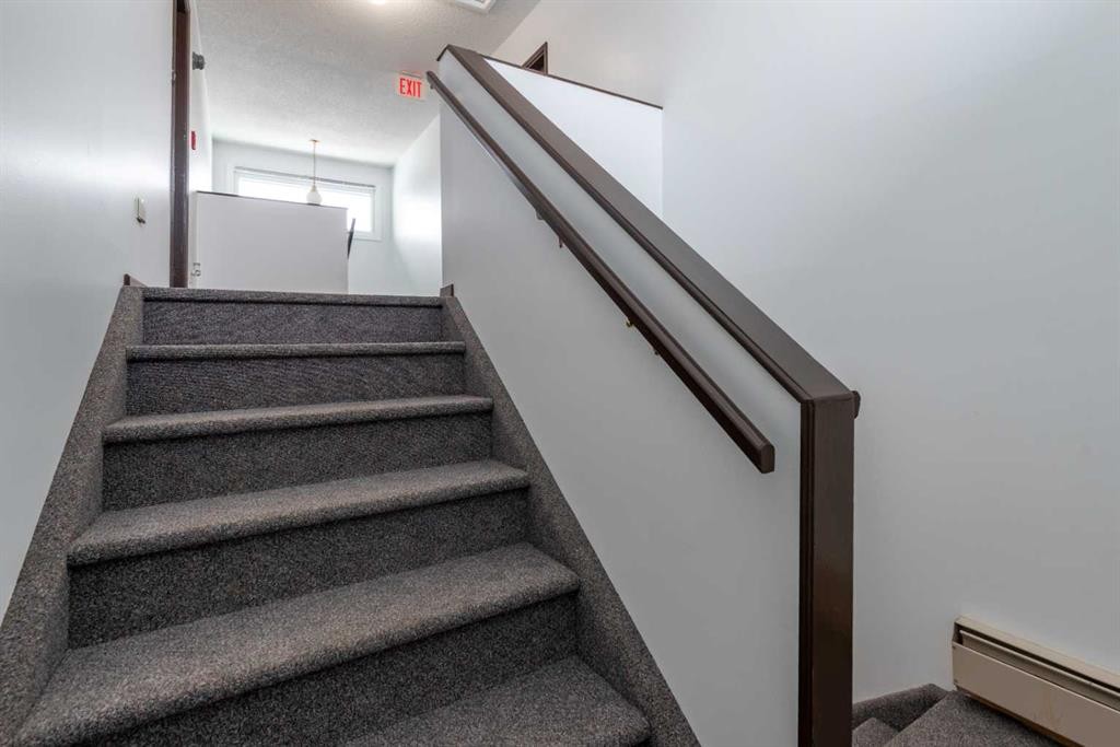 1-6-5502 49 Avenue, Lloydminster, SK - Indoor Photo Showing Other Room