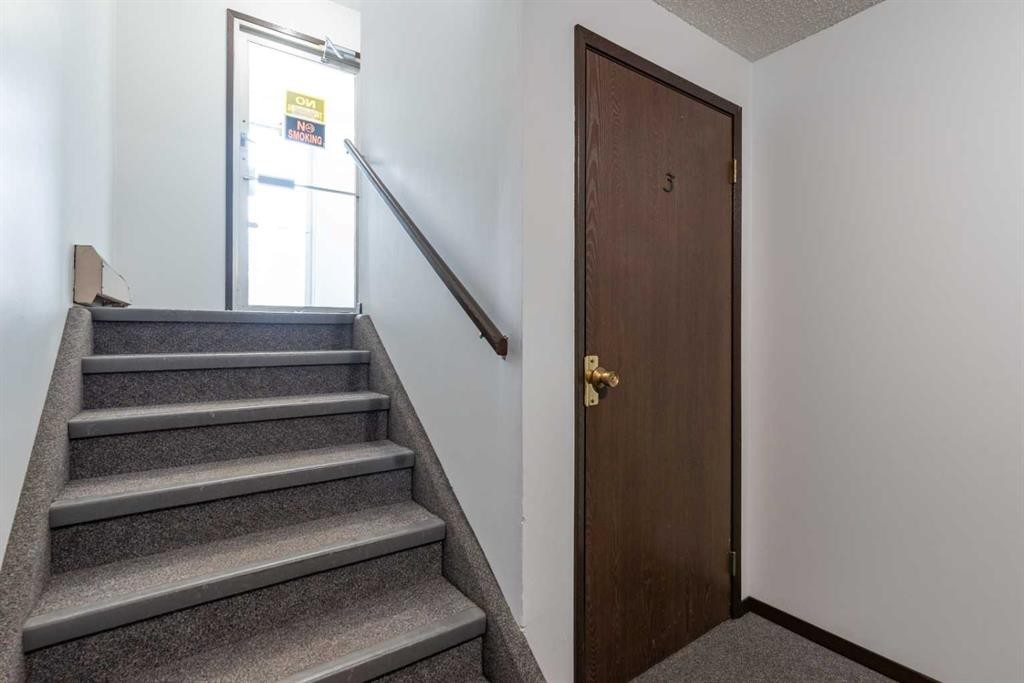 1-6-5502 49 Avenue, Lloydminster, SK - Indoor Photo Showing Other Room