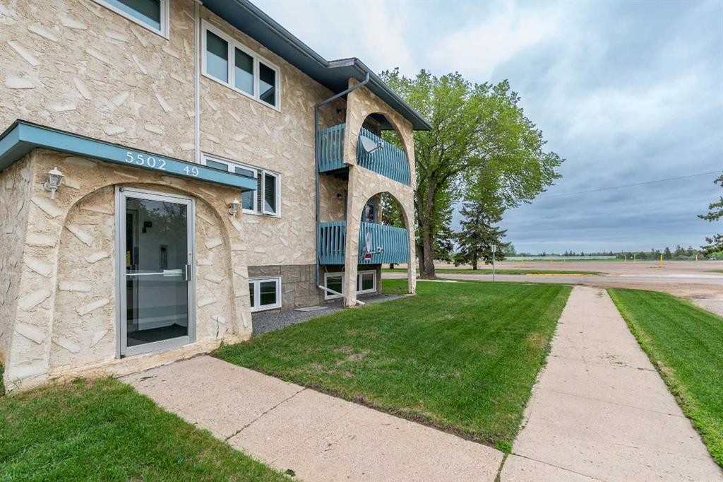 1-6-5502 49 Avenue, Lloydminster, SK - Outdoor