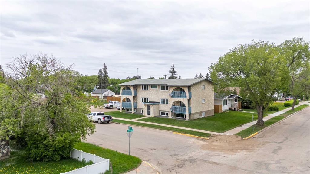 1-6-5502 49 Avenue, Lloydminster, SK - Outdoor