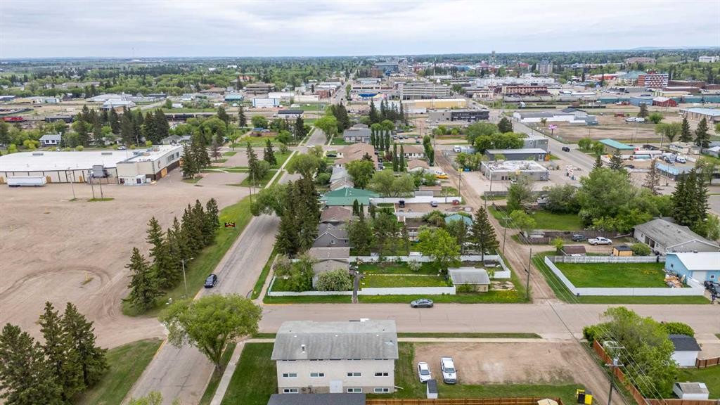 1-6-5502 49 Avenue, Lloydminster, SK - Outdoor With View