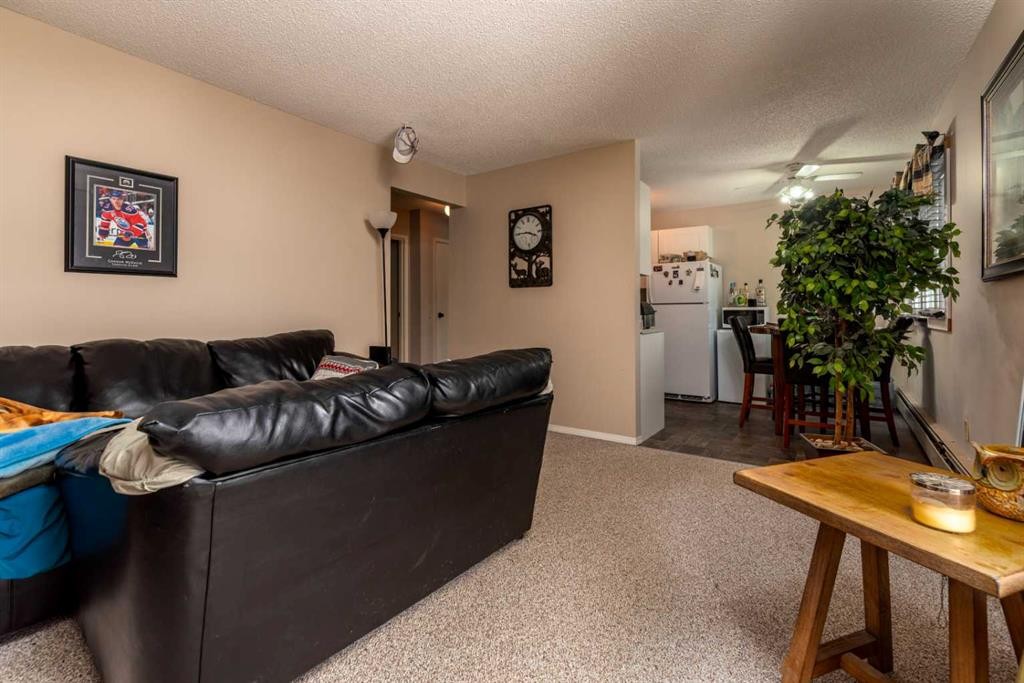 1-6-5502 49 Avenue, Lloydminster, SK - Indoor