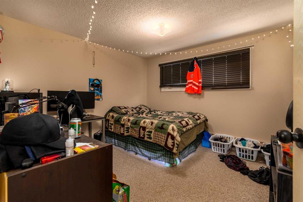 1-6-5502 49 Avenue, Lloydminster, SK - Indoor Photo Showing Bedroom