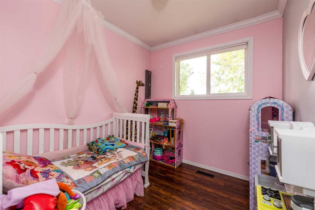 4743 Barr Crescent, Lloydminster, SK - Indoor Photo Showing Bedroom