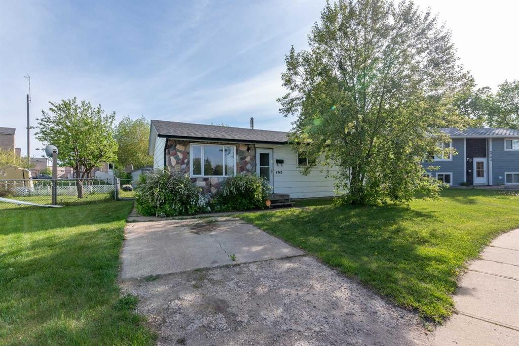 4743 Barr Crescent, Lloydminster, SK - Outdoor