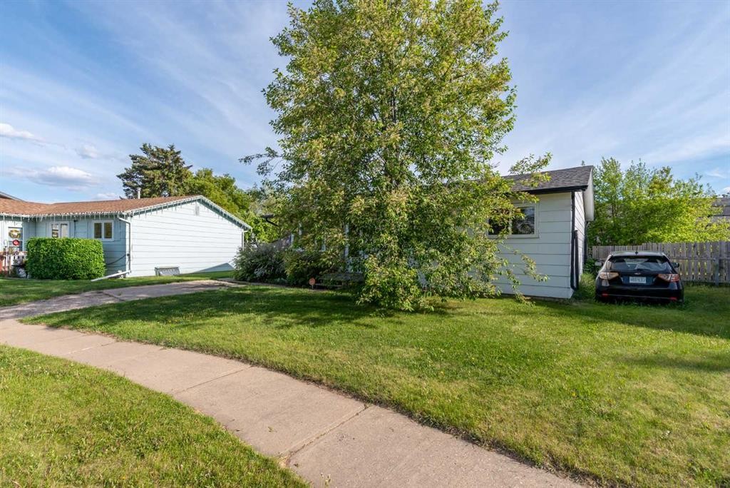 4743 Barr Crescent, Lloydminster, SK - Outdoor