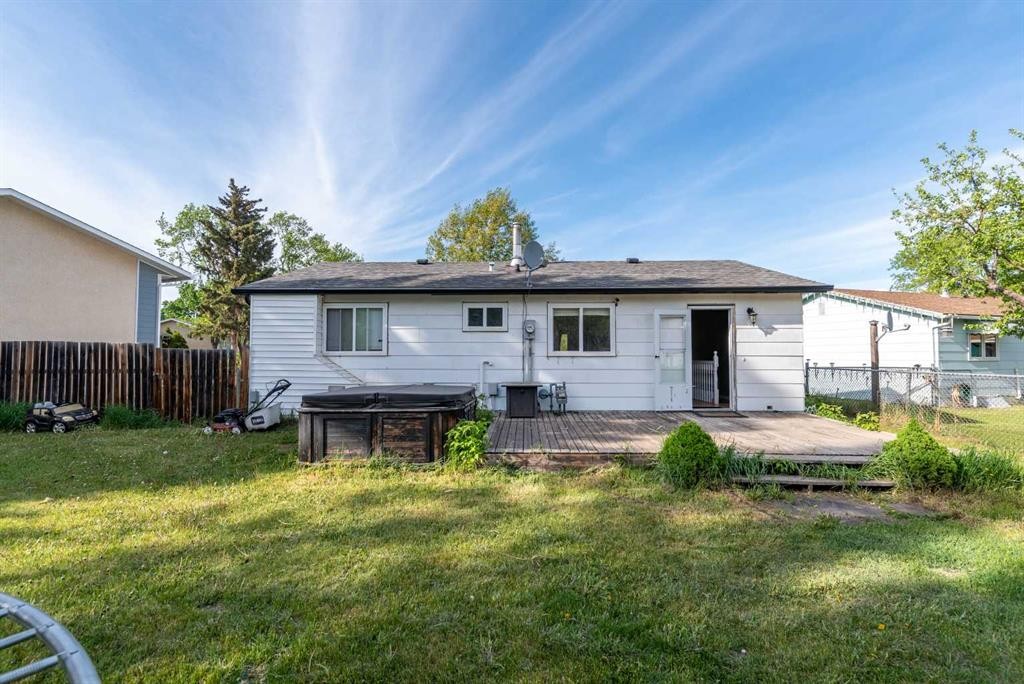 4743 Barr Crescent, Lloydminster, SK - Outdoor
