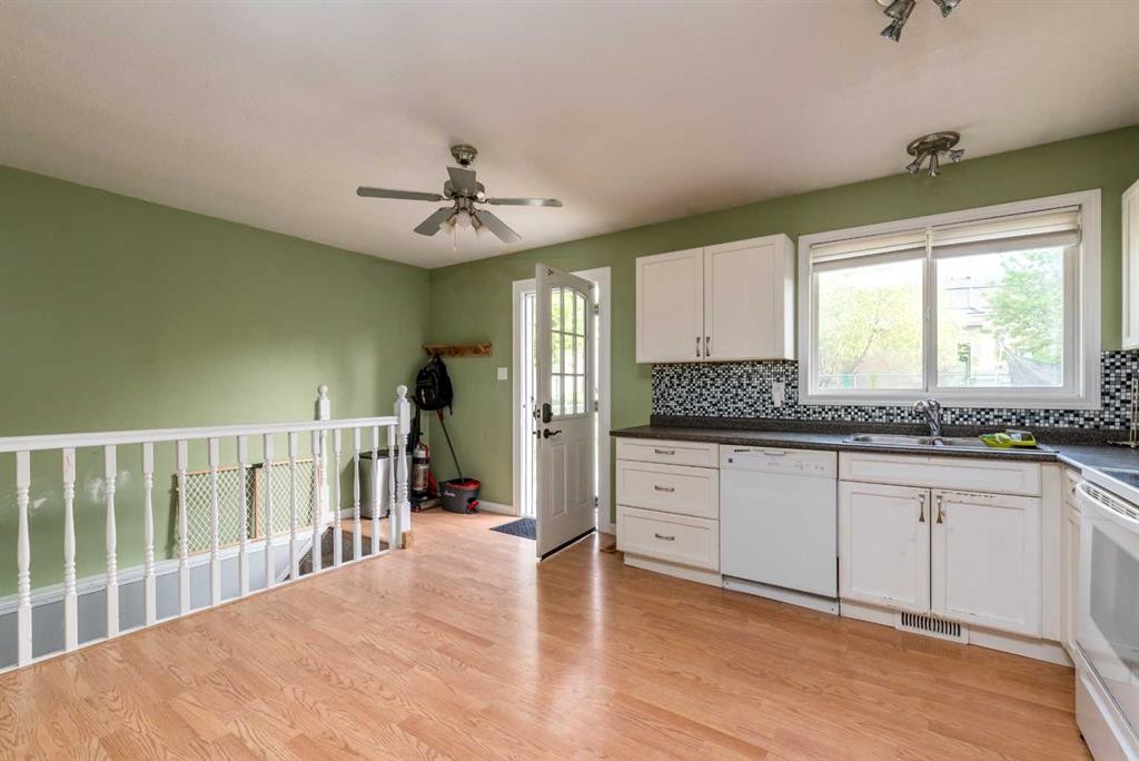 4743 Barr Crescent, Lloydminster, SK - Indoor Photo Showing Kitchen