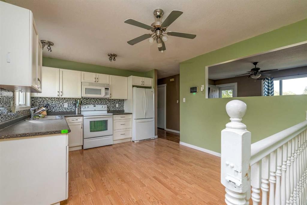 4743 Barr Crescent, Lloydminster, SK - Indoor Photo Showing Kitchen With Double Sink