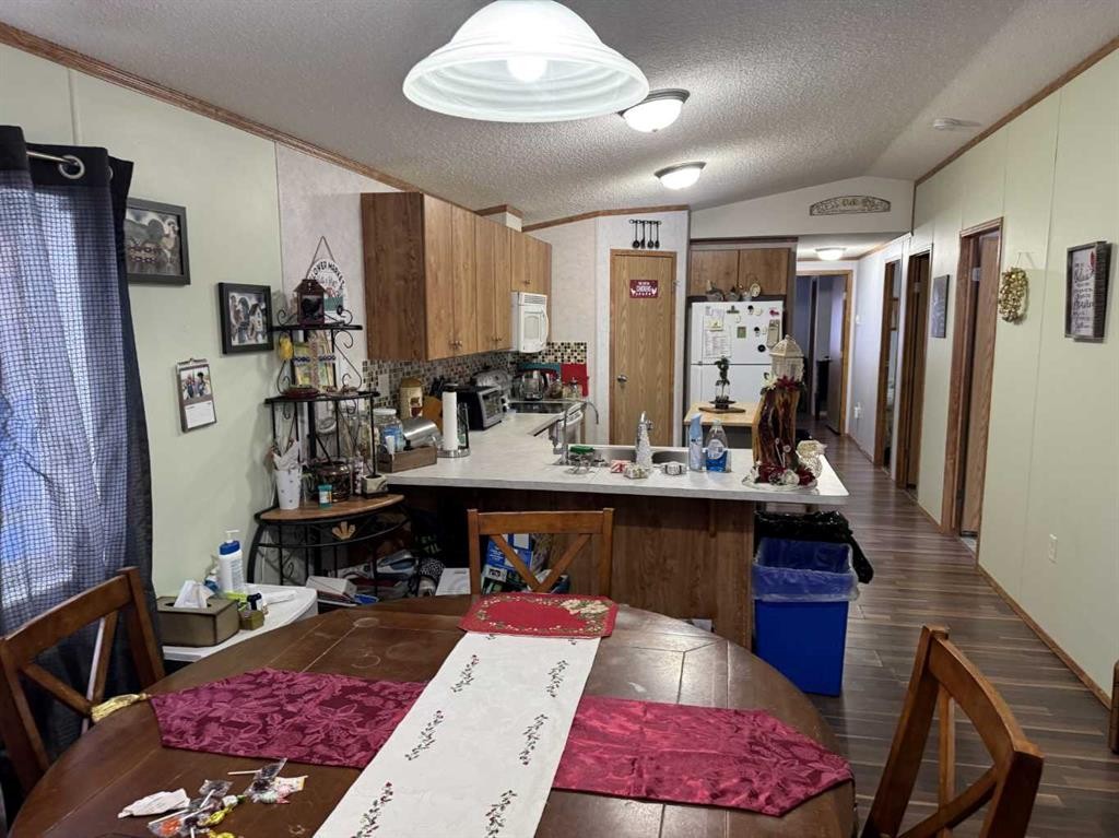 5037 50 Avenue, Edgerton, AB - Indoor Photo Showing Kitchen
