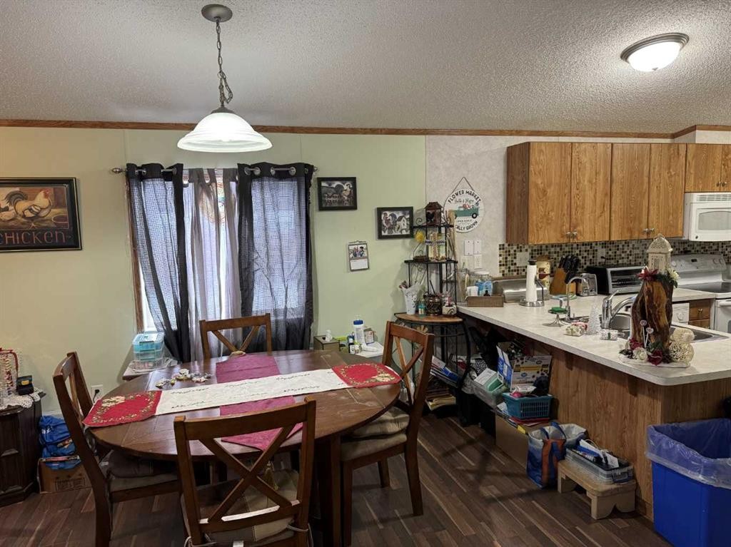 5037 50 Avenue, Edgerton, AB - Indoor Photo Showing Dining Room