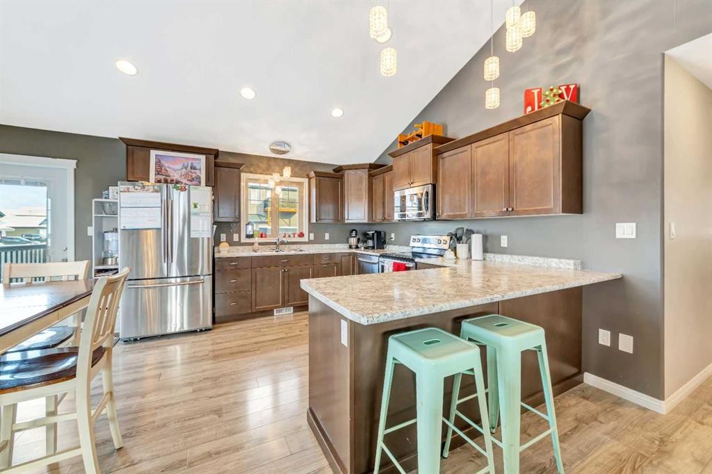 7312 35 Street, Lloydminster, AB - Indoor Photo Showing Kitchen
