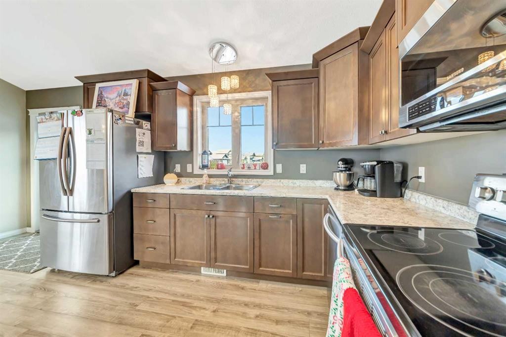 7312 35 Street, Lloydminster, AB - Indoor Photo Showing Kitchen