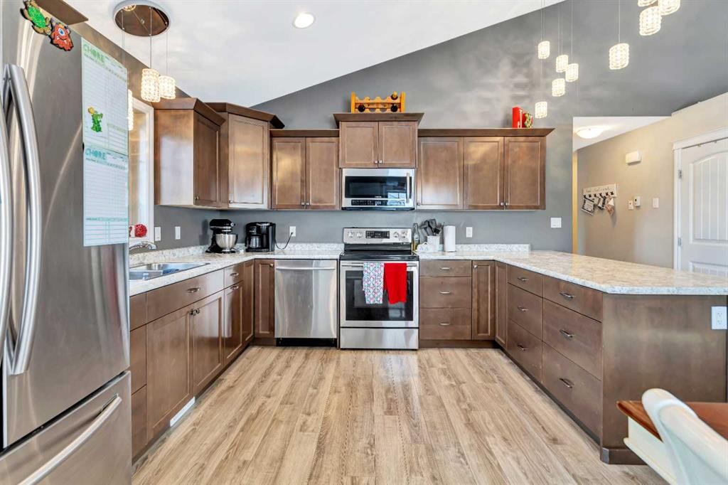 7312 35 Street, Lloydminster, AB - Indoor Photo Showing Kitchen