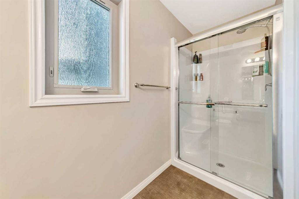 7312 35 Street, Lloydminster, AB - Indoor Photo Showing Bathroom